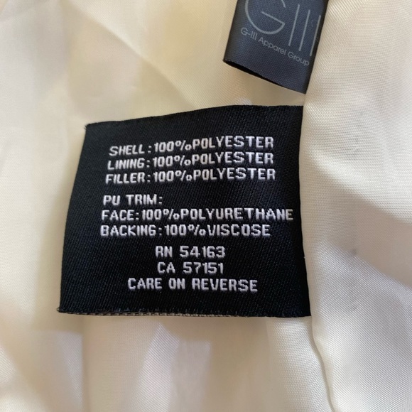 Woman’s puffy vest size Med.  Like New Condition - Picture 6 of 10